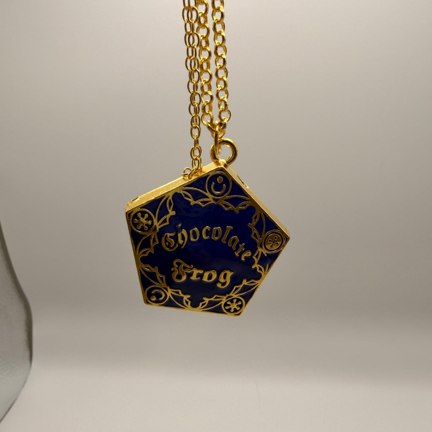 Chocolate Frog Necklace Set – Magical Pendant & Candy Box | Fantasy Jewelry